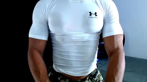 Instagram miguelangel1802  online show from February 15, 6:17 pm