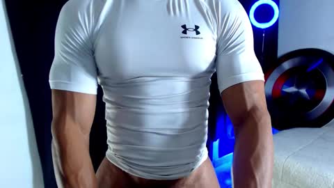 Instagram miguelangel1802  online show from October 23, 5:36 pm