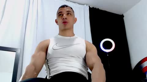 Instagram miguelangel1802  online show from July 7, 3:52 am