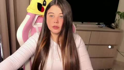   Independent model  online show from April 27, 10:07 pm