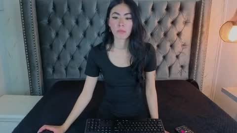 anya_belth online show from April 23, 7:37 pm