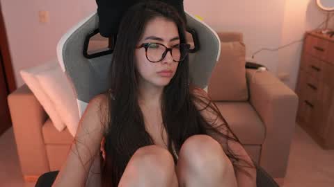 anya online show from April 30, 9:19 pm