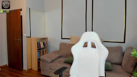 Anya online show from February 13, 2:20 pm