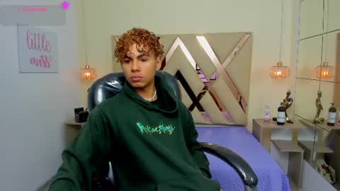 anyelotwink online show from July 19, 4:37 am