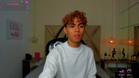anyelotwink online show from July 27, 4:21 am
