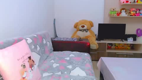 An online show from December 14, 2:07 am