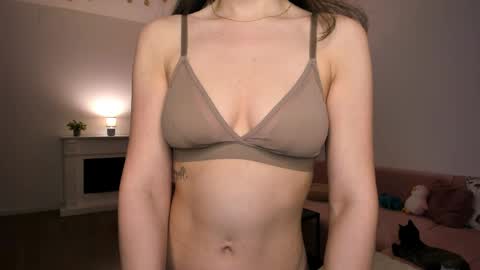 Anysa Smith online show from April 25, 8:50 pm