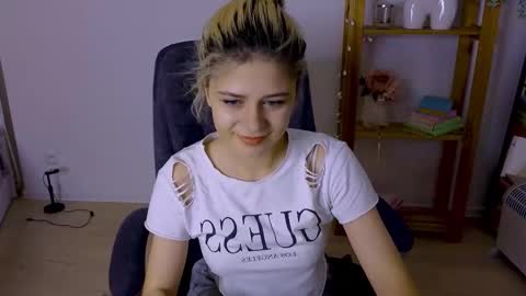 ApheliaStar online show from November 19, 4:39 pm