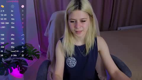 ApheliaStar online show from May 1, 3:39 pm