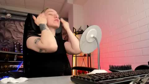 APHEX QUEEN online show from September 12, 9:11 am