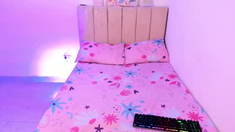 Aphril online show from January 9, 9:42 pm