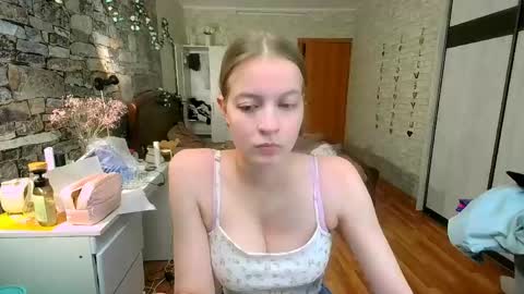 Aphrodite online show from May 1, 1:05 pm