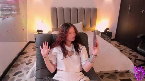 aphrodite online show from September 18, 1:59 pm