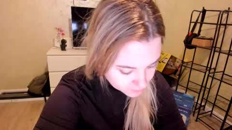 appleyummybuns online show from November 17, 4:04 am