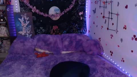 april_l6 online show from March 4, 5:45 pm