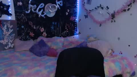 april_l6 online show from March 6, 2:10 am