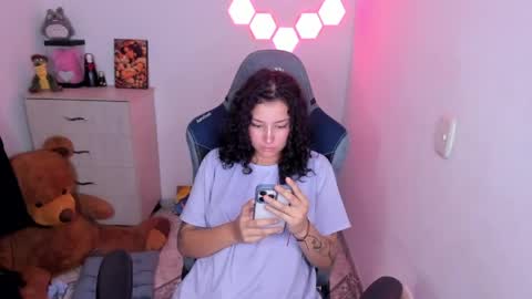 aqua emilly online show from April 28, 11:20 pm
