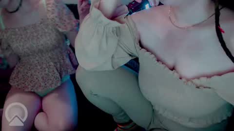 Snapshot of aqualen chatting on March 3, 7:07 pm aqualen online show from March 3, 7:07 pm