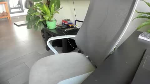 T. online show from February 12, 6:33 pm