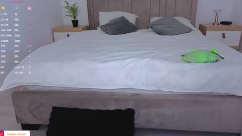 IsaBella online show from November 8, 11:57 am