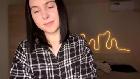 Emi online show from February 11, 4:44 pm