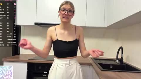 Caroline online show from June 14, 4:09 pm