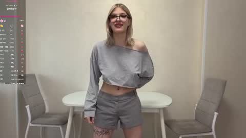 Caroline online show from July 9, 3:27 pm