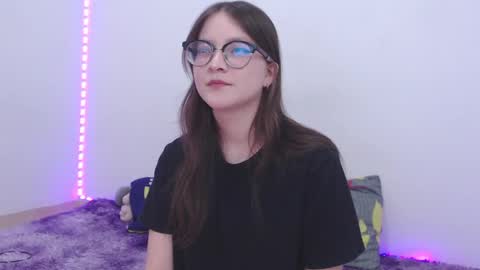 Snapshot of ari_james chatting on September 15, 5:14 pm Ahri James online show from September 15, 5:14 pm