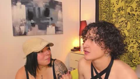 Snapshot of aria_and_orien chatting on September 15, 1:12 pm aria y orien online show from September 15, 1:12 pm