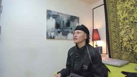 aria y orien  online show from November 4, 11:00 am