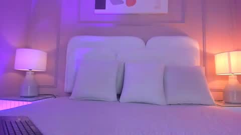 Aria  online show from July 4, 4:05 am