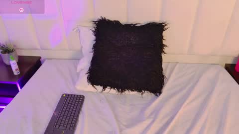 Aria Jones online show from November 13, 4:53 pm