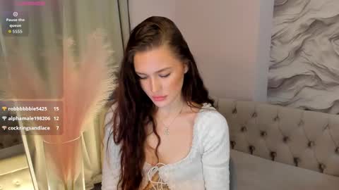 aria_mila online show from December 4, 11:43 am