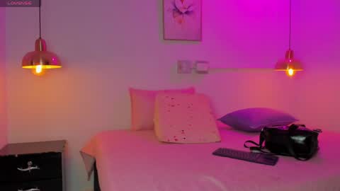 aria_millers1 online show from May 12, 11:08 am