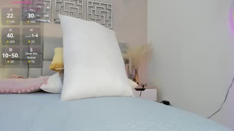 aria_walker_ online show from March 9, 11:37 am