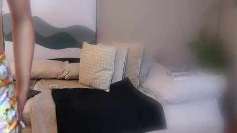 Ariaa online show from December 1, 6:39 pm