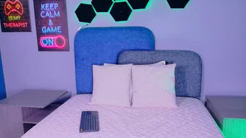 Aria online show from December 15, 11:50 am