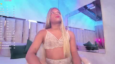 ariana_grande233 online show from July 30, 11:33 am