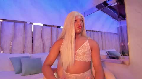 ariana_grande233 online show from March 9, 11:37 am