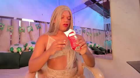 ariana_grande233 online show from June 20, 11:49 am