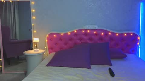 Snapshot of ariana_petite chatting on February 4, 5:10 am Ariana online show from February 4, 5:10 am