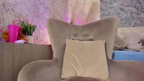 Arianna Collins online show from June 13, 12:04 pm
