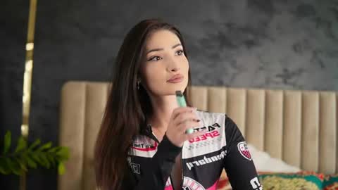 arianna_moonx online show from August 9, 1:05 pm