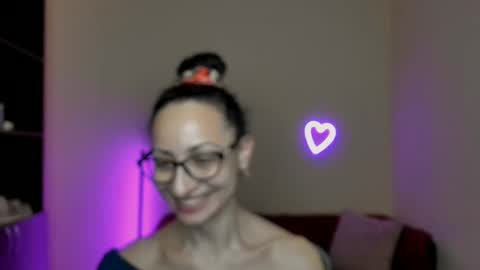 Snapshot of arianna_tifany chatting on February 27, 3:29 am Arianna online show from February 27, 3:29 am