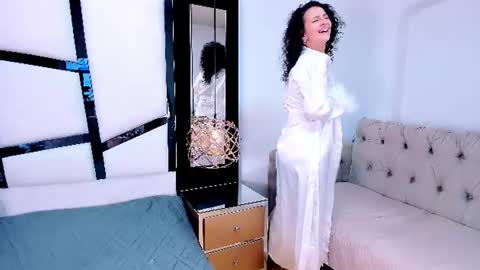 ariannarussell1 online show from July 7, 1:59 pm