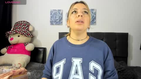 ariannawil online show from April 23, 2:19 am