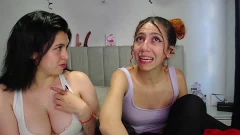 Snapshot of aribunnie chatting on December 4, 1:03 pm Ari Bunnie  online show from December 4, 1:03 pm