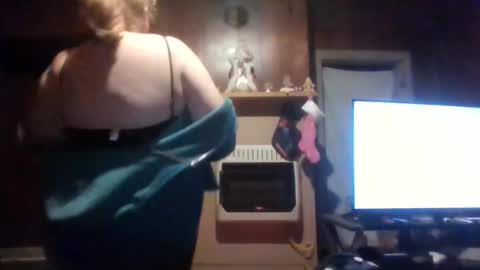 Snapshot of ariellejade06 chatting on December 4, 10:46 pm ariellejade06 online show from December 4, 10:46 pm