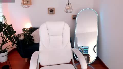 Ari  online show from May 4, 7:20 pm