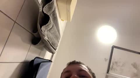 armyskater32 online show from December 3, 10:10 pm